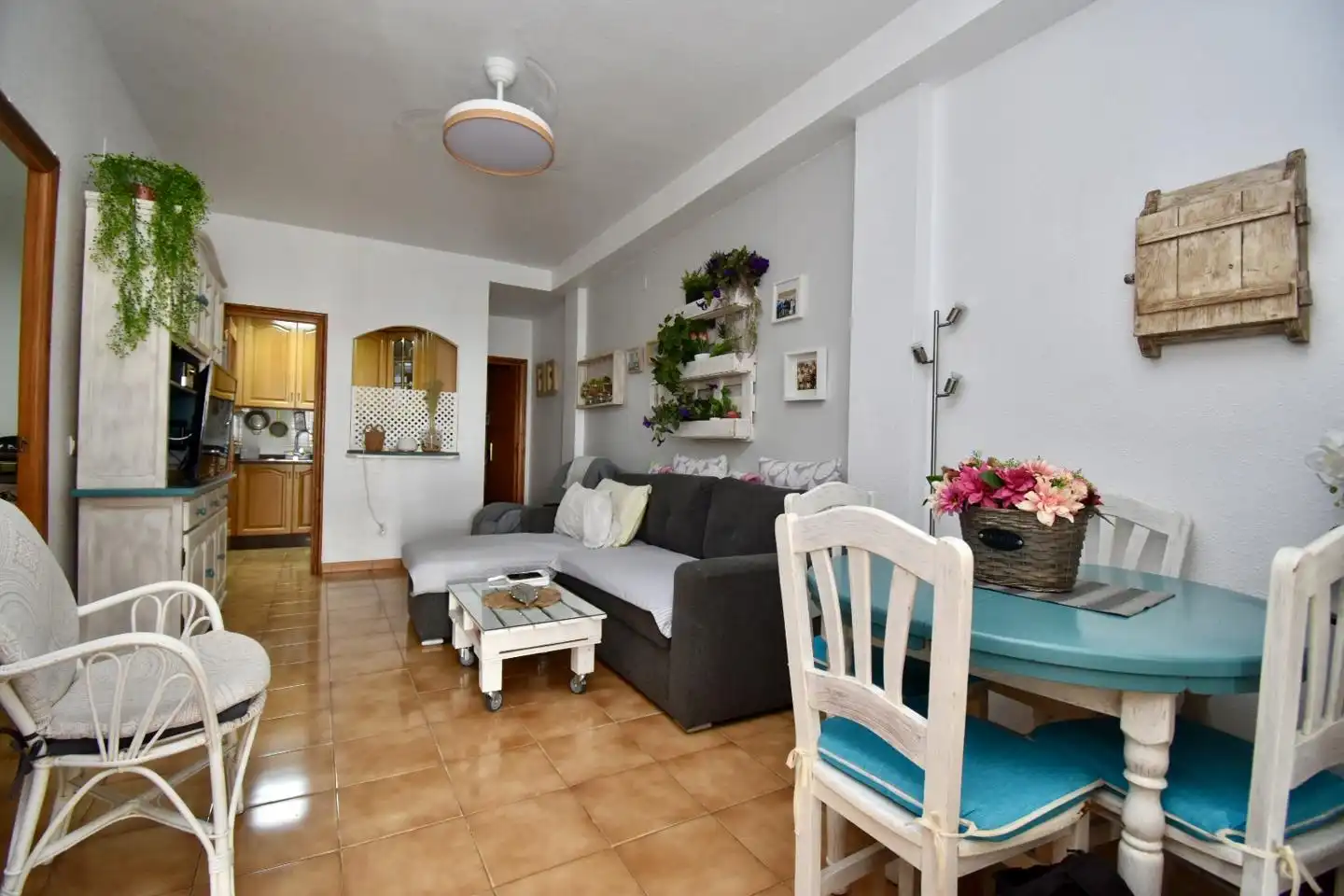 Wohnzimmer von Erdgeschoss zum Verkauf in Santa Pola mit Klimaanlage, Terrasse und Möbliert