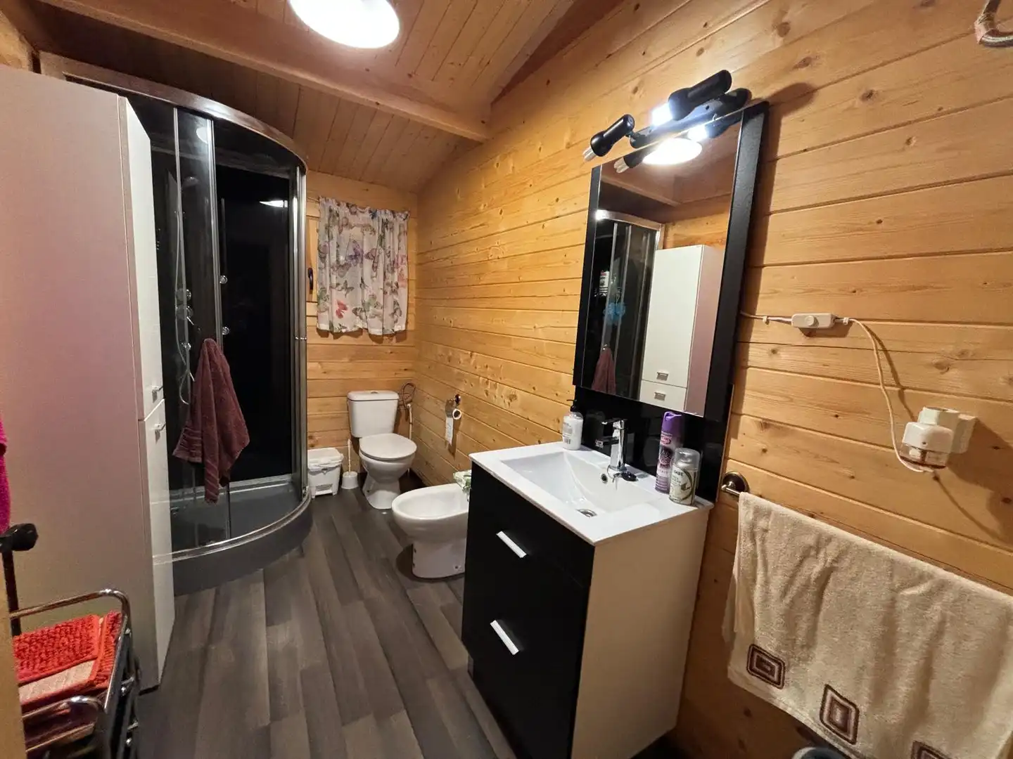 Bathroom of Houses for sale in Almodóvar del Pinar  with Air Conditioner, Private garden and Storage room