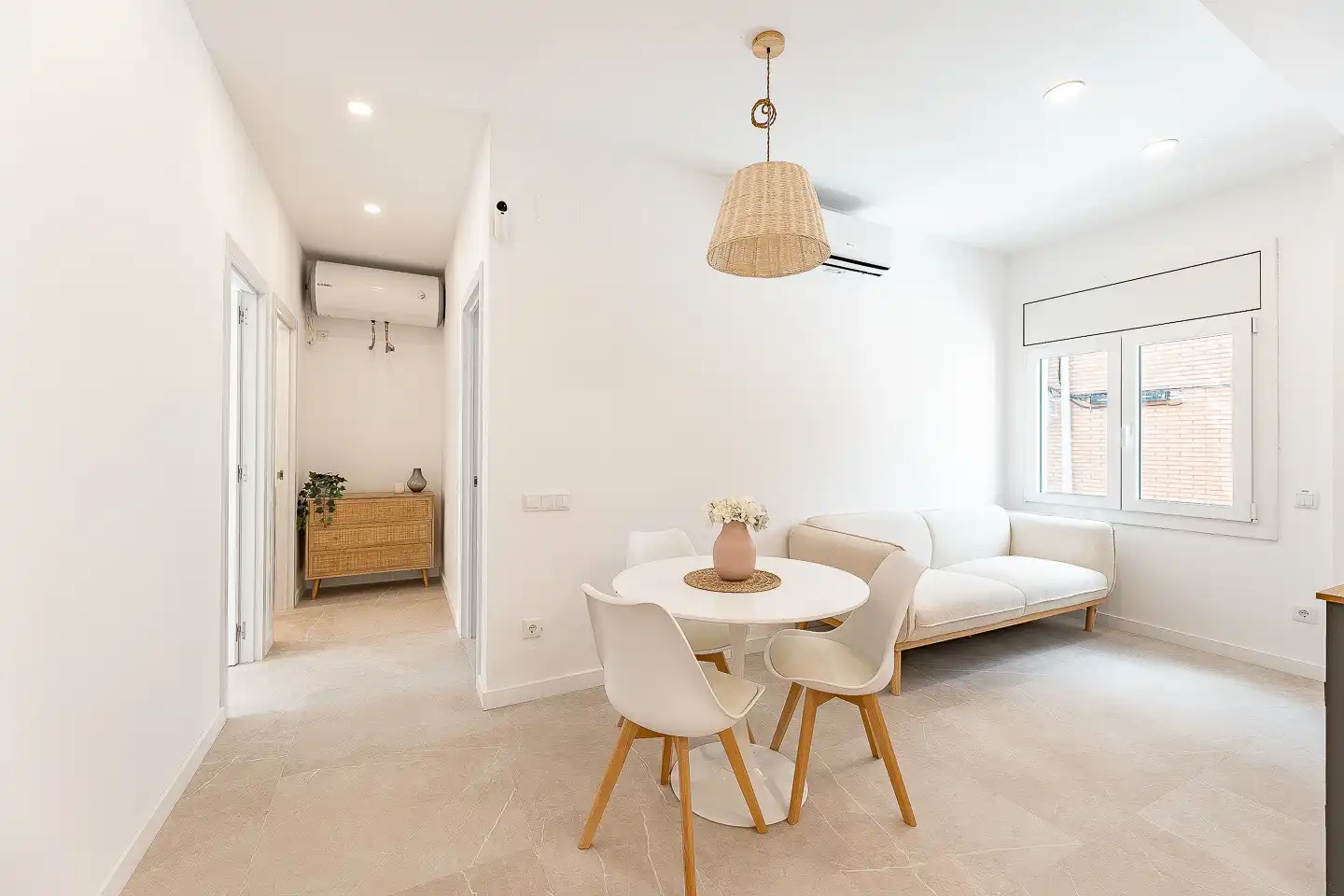 Sala de estar de Casa adosada en venta en Rubí con Aire acondicionado, Calefacción y Terraza
