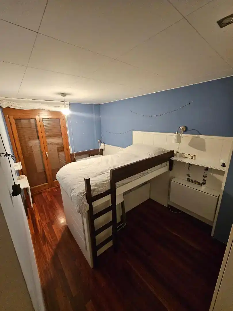 Habitación de Piso para compartir en Camprodon con Aire acondicionado, Parquet y Amueblado