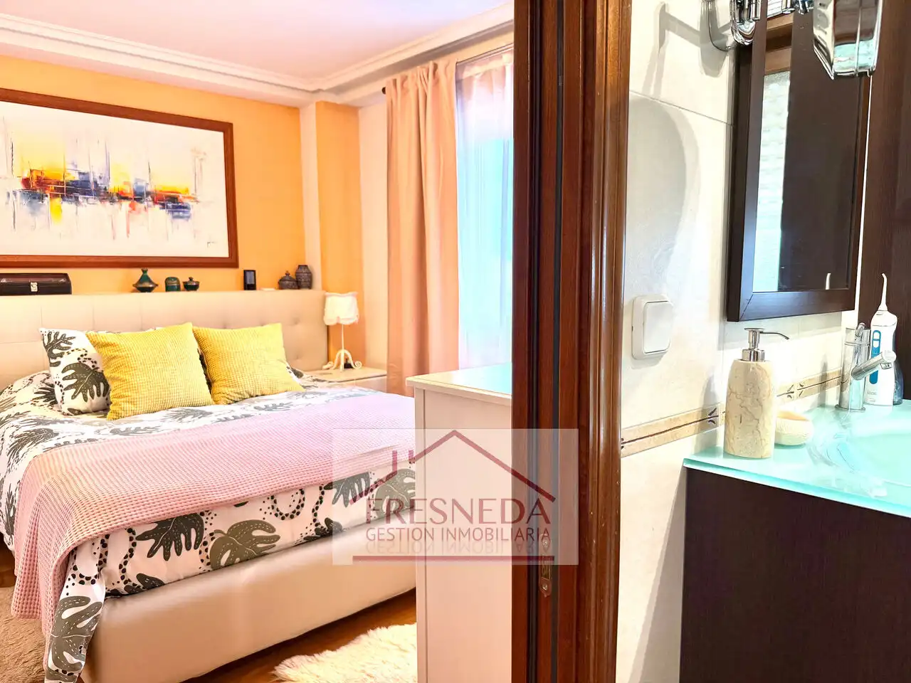 Dormitori de Casa adosada en venda en Siero amb Calefacció, Jardí privat i Parquet