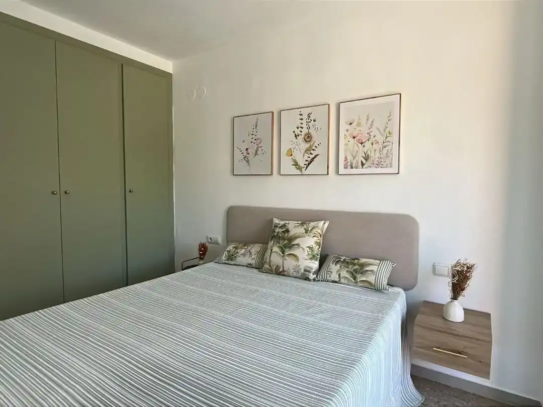 Schlafzimmer von Wohnung zur Miete in Gandia mit Klimaanlage und Balkon