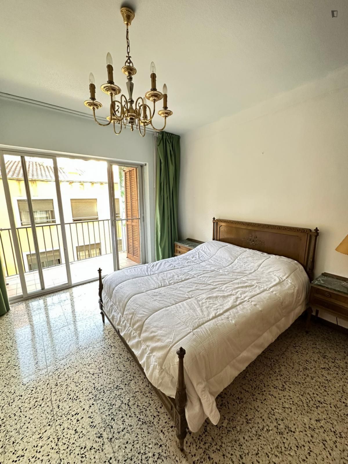 Dormitori de Apartament per a compartir en  Tarragona Capital amb Moblat, Forn i Balcó