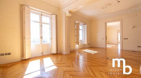 Foto 3 de Piso en venta en Calle Manuel González Longoria, Trafalgar, Madrid Capital