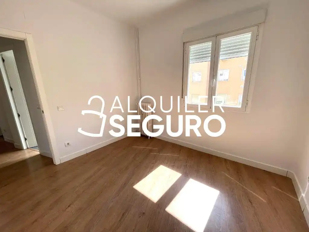 Bedroom of Flat for rent in Madrid  with Heating