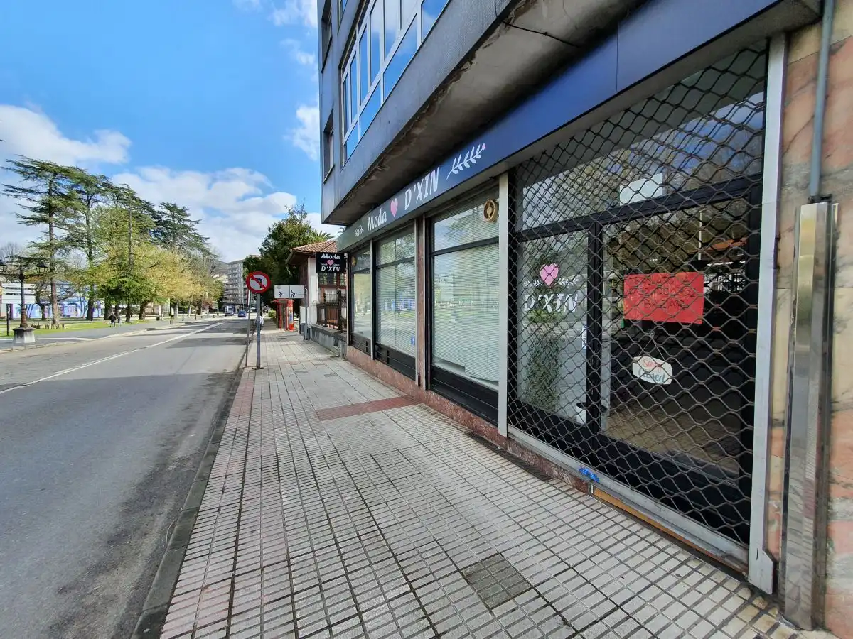 Locale commerciale in affitto a Grado