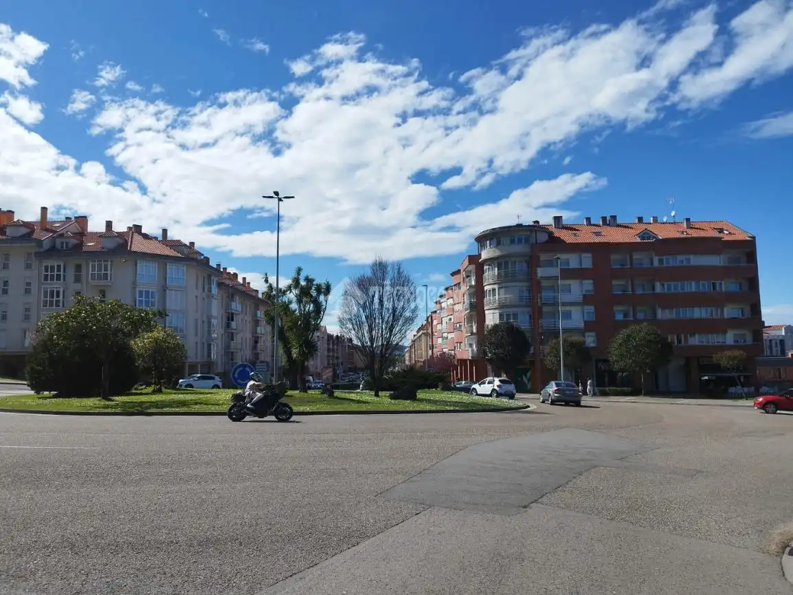Außenansicht von Geschaftsraum zur Miete in Santander