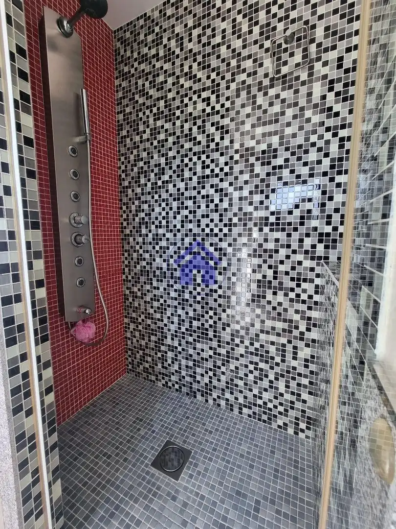 Badezimmer von Wohnungen zur Miete in Vigo  mit Heizung, Parkett und Abstellraum