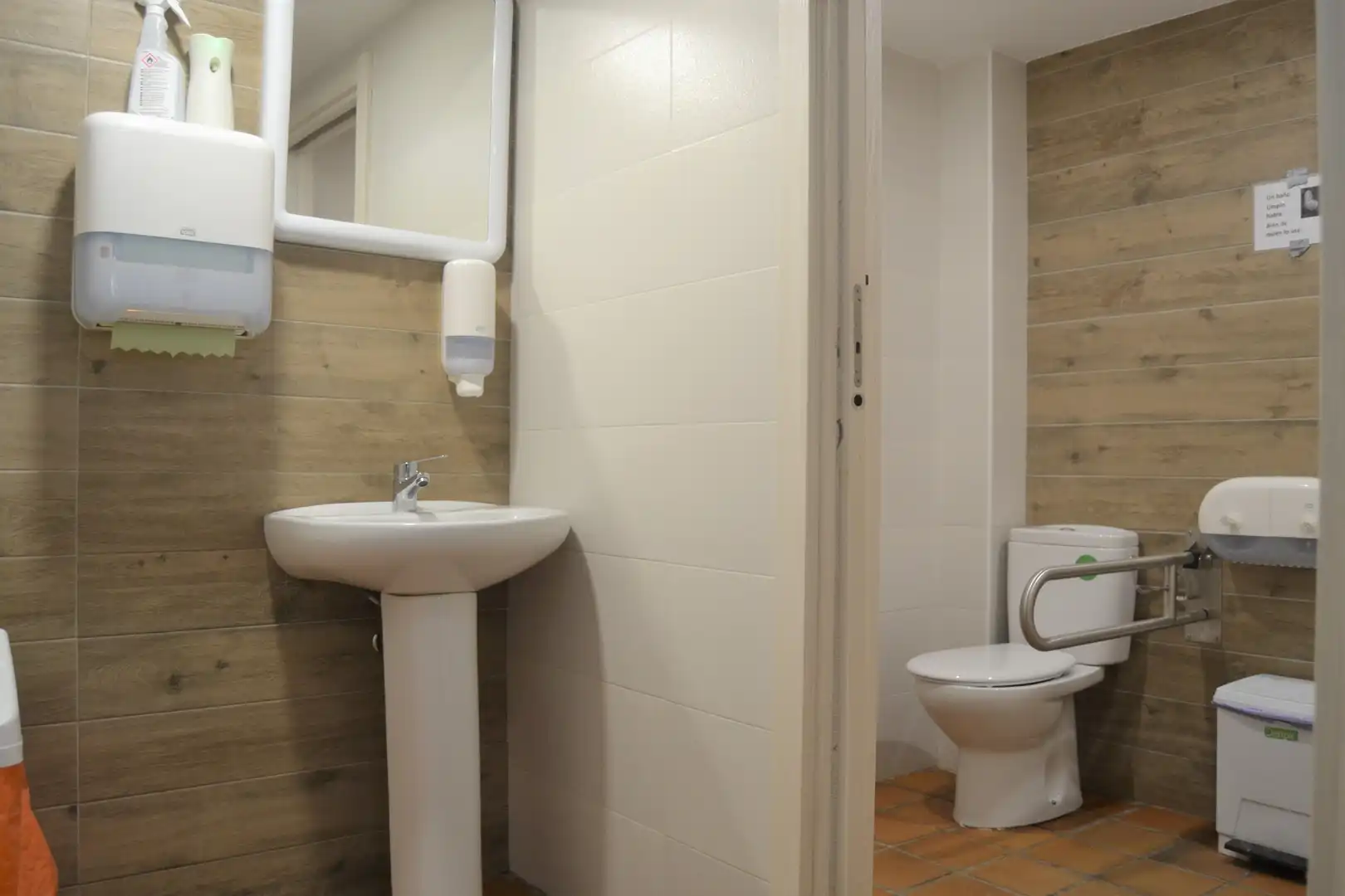 Bathroom of Commercial properties for sale in Aisa