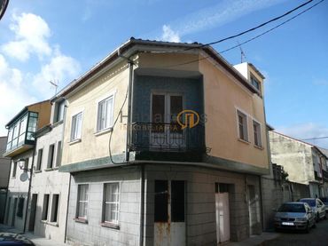 House with garden for sale in Cambados