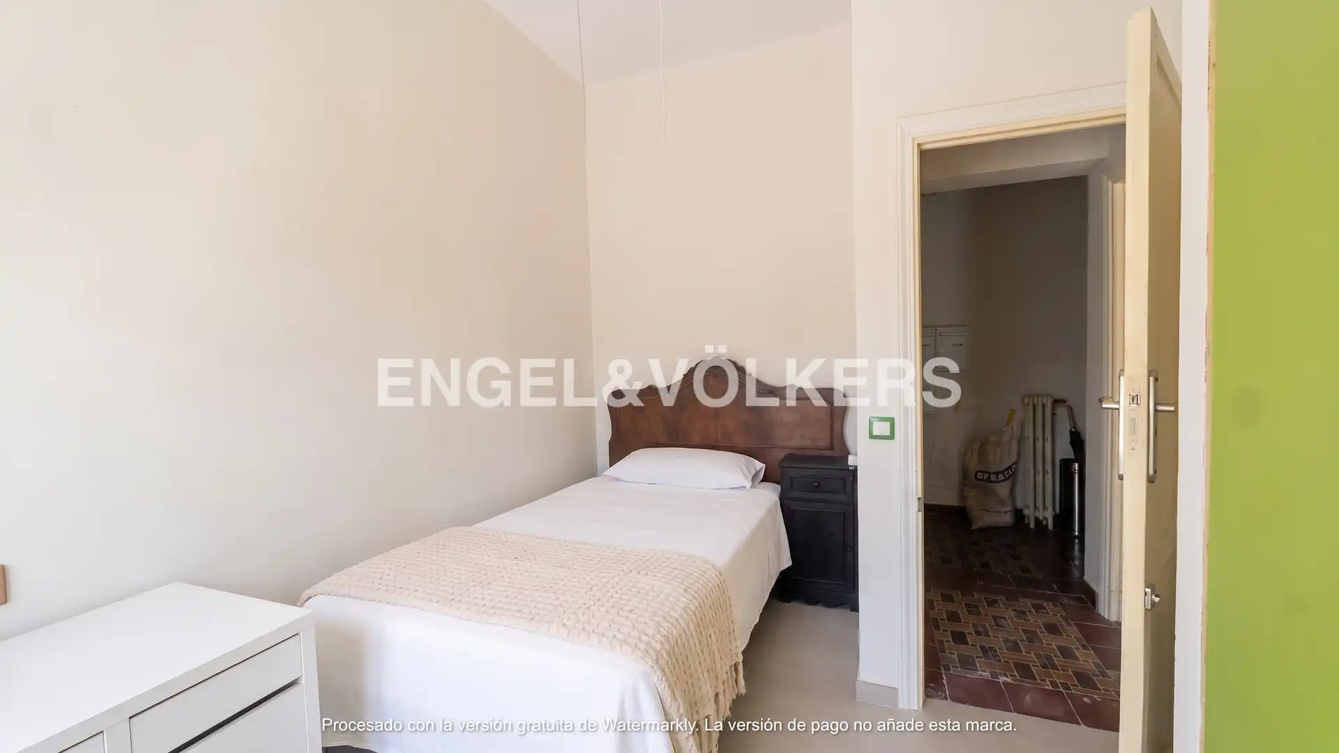 Schlafzimmer von Wohnung zur Miete in Madrid mit Heizung, Möbliert und Balkon