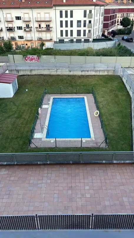 Piscina de Piso en venta en Ezcaray con Calefacción, Jardín privado y Terraza
