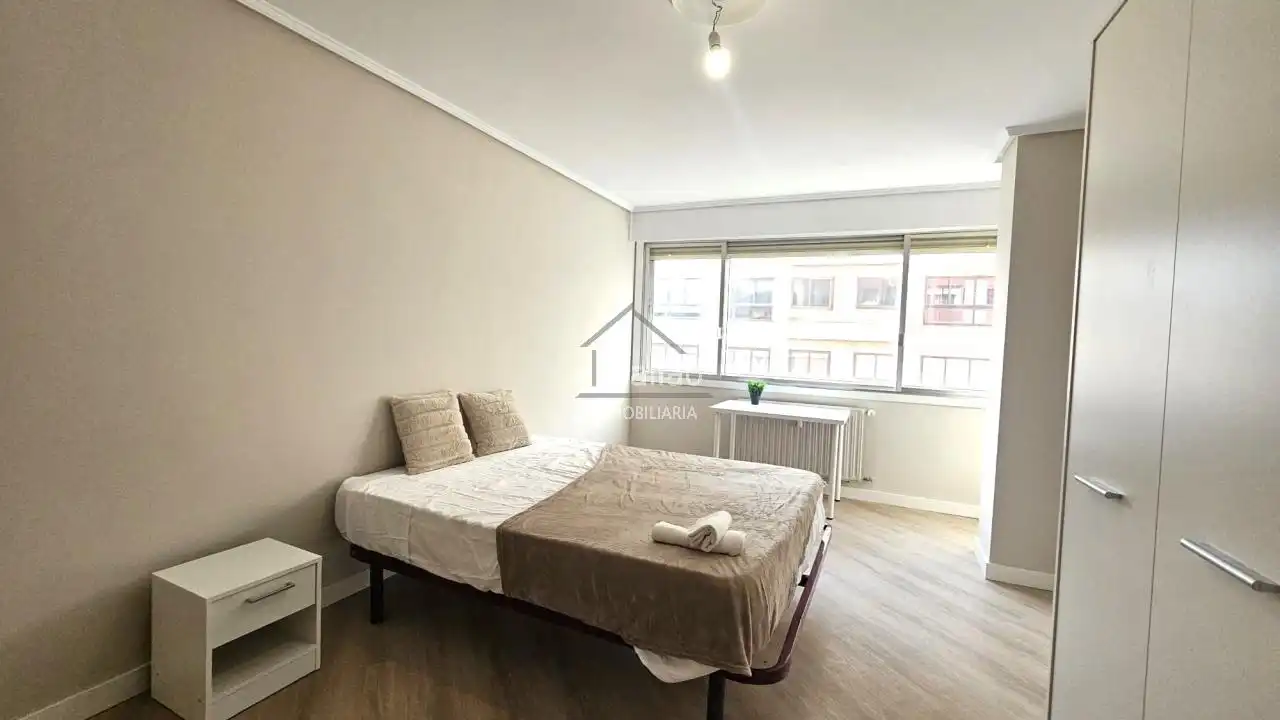Habitación de Piso para compartir en Ferrol con Calefacción y Amueblado