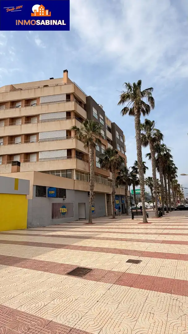 Vista exterior de Piso en venta en Roquetas de Mar con Aire acondicionado