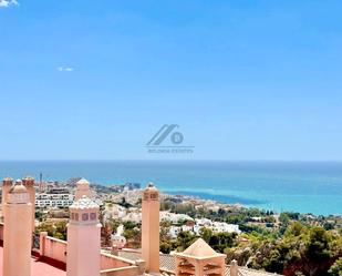 Vista exterior de Apartament en venda en Benalmádena amb Aire condicionat, Terrassa i Piscina