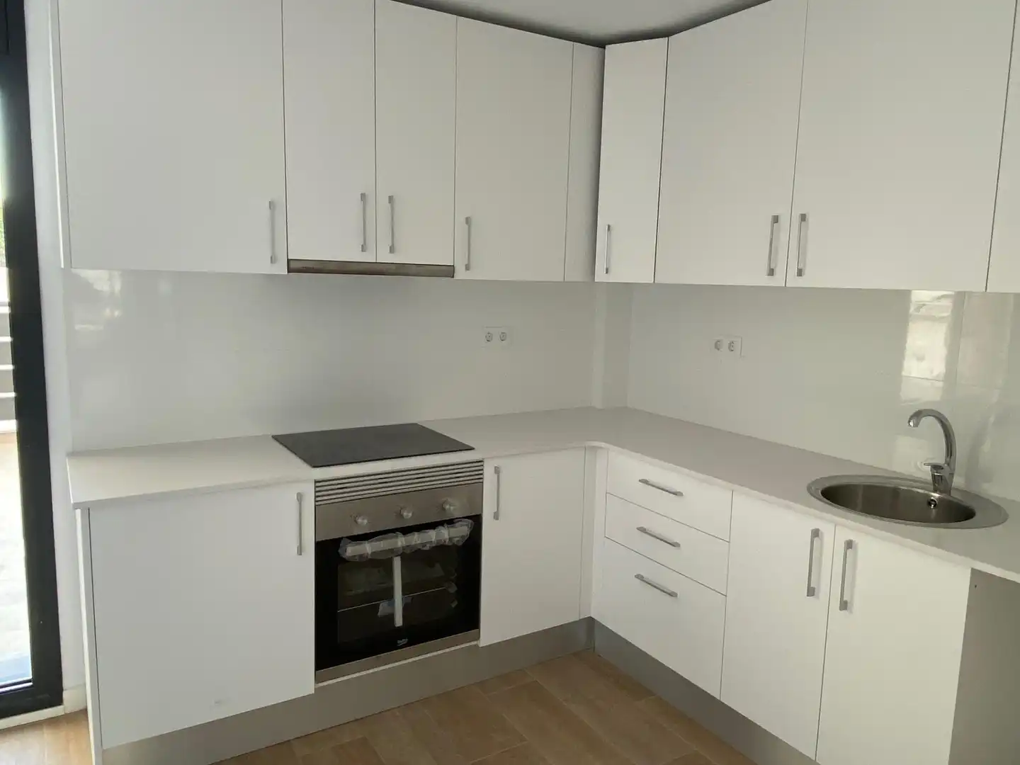 Cuina de Dúplex de lloguer en Badalona amb Terrassa