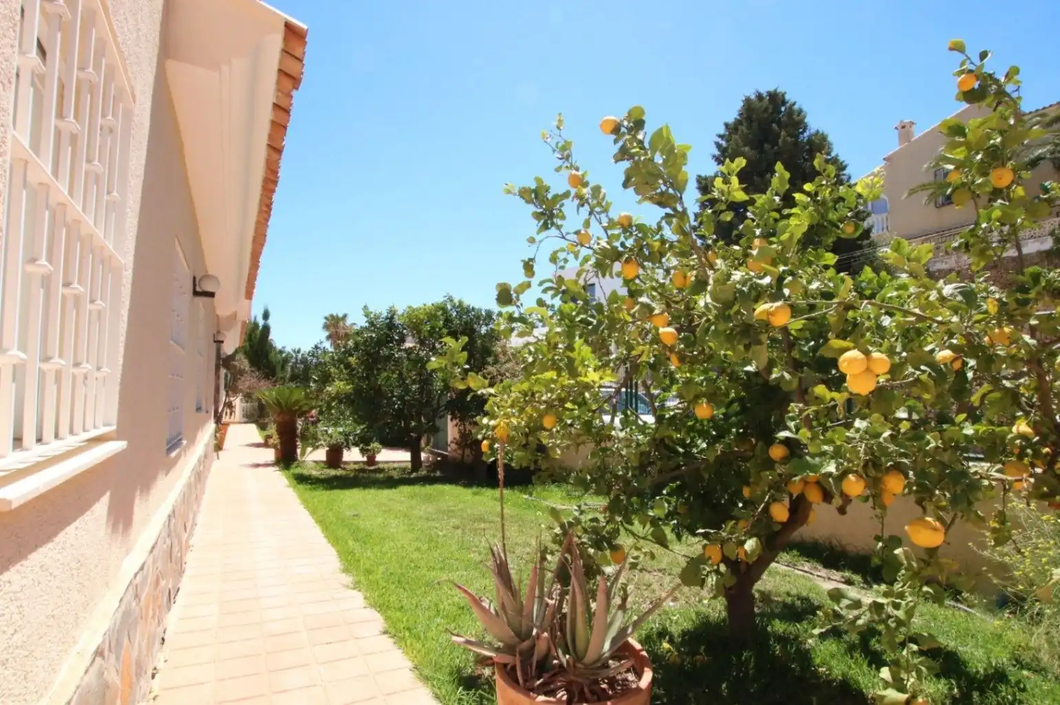 Garden of Houses for sale in L'Alfàs del Pi  with Air Conditioner, Heating and Private garden