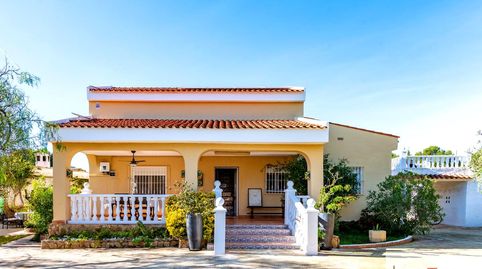 Foto 2 de Casa o xalet en venda a Los Pinares - La Masia, Bétera