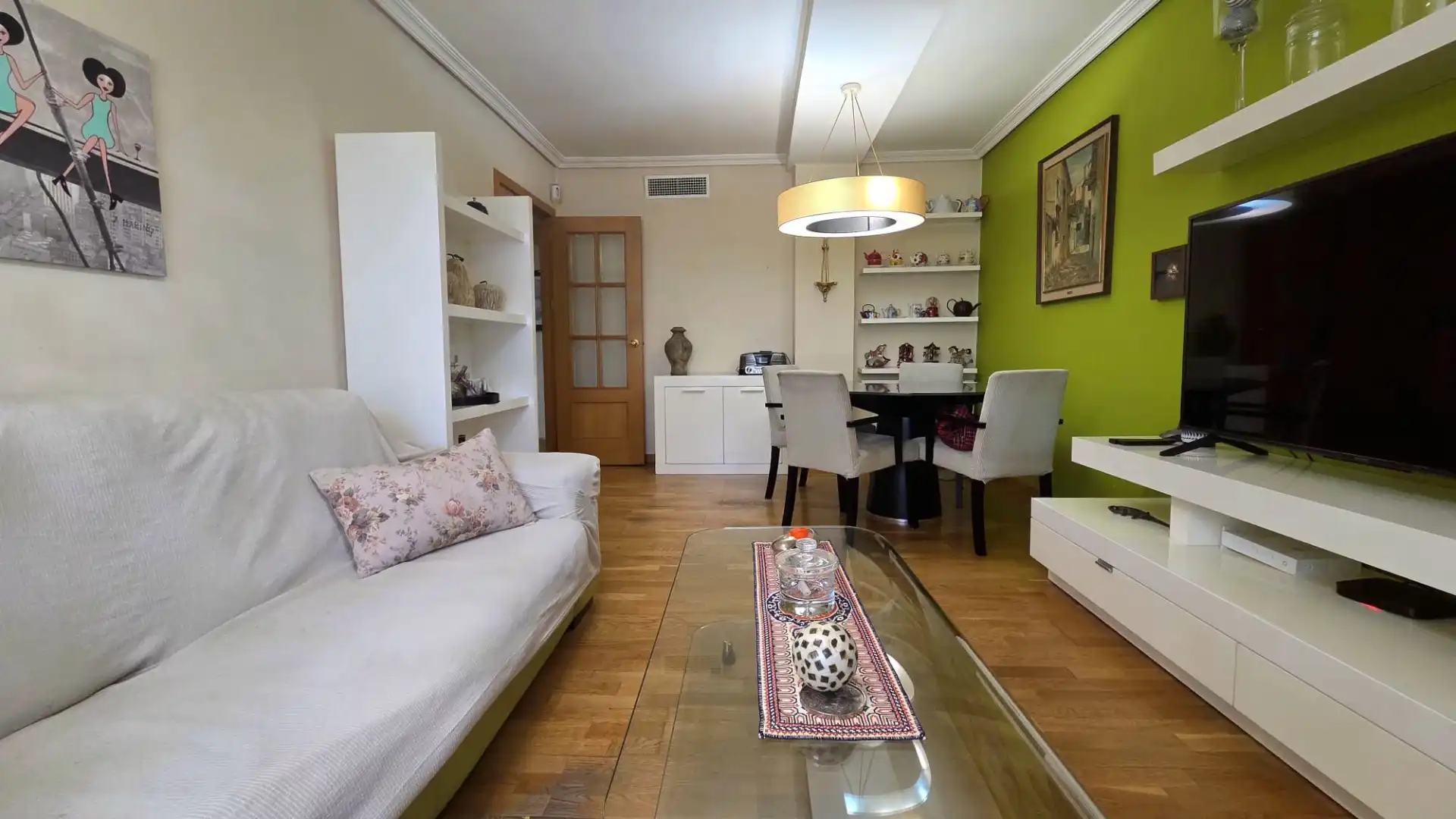 Wohnzimmer von Dachboden zum Verkauf in Fuenlabrada mit Klimaanlage, Heizung und Privatgarten