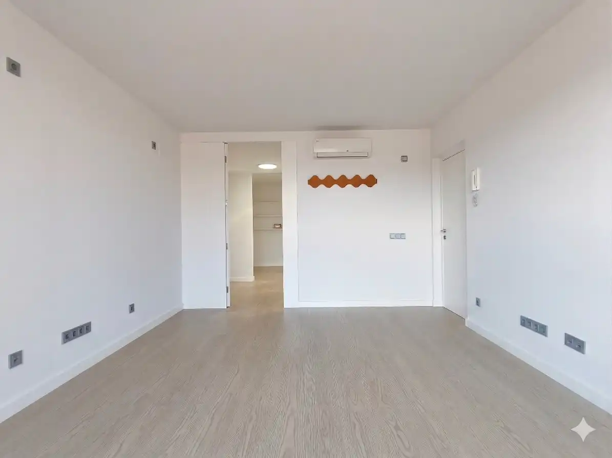 Attic for rent in Girona  with Air Conditioner, Heating and Terrace