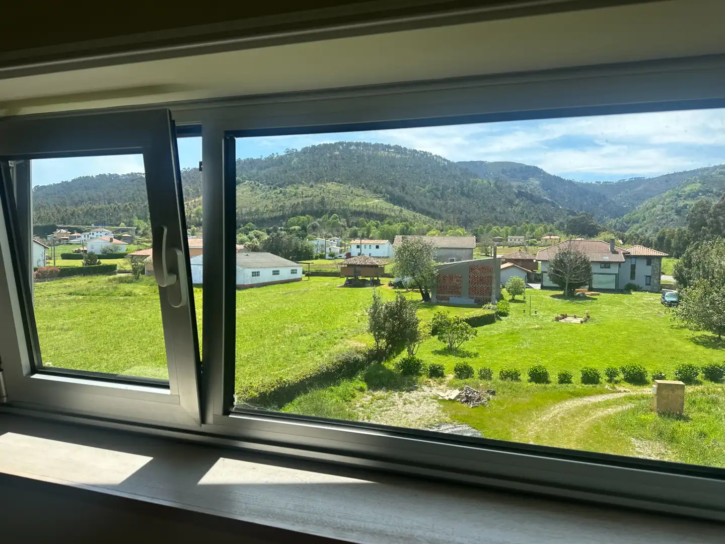 Vista exterior de Casa o xalet en venda en Cudillero amb Calefacció, Jardí privat i Parquet