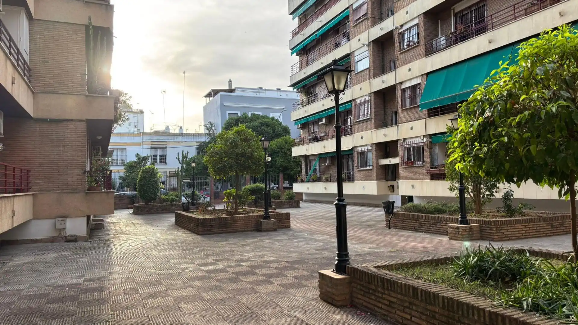 Exterior view of Flat for sale in Sevilla  with Air Conditioner, Private garden and Furnished
