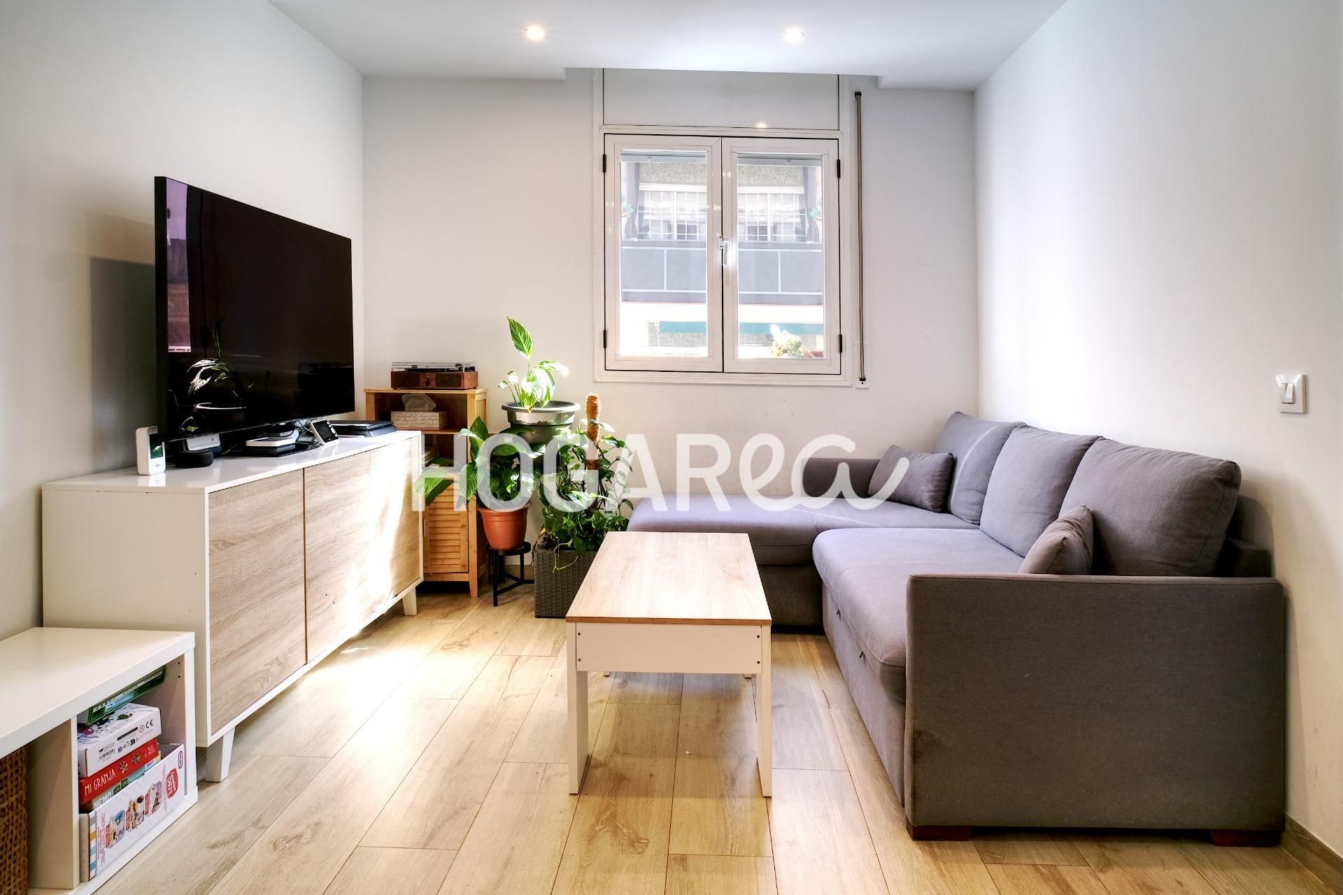 Sala d'estar de Pis en venda en L'Hospitalet de Llobregat amb Aire condicionat
