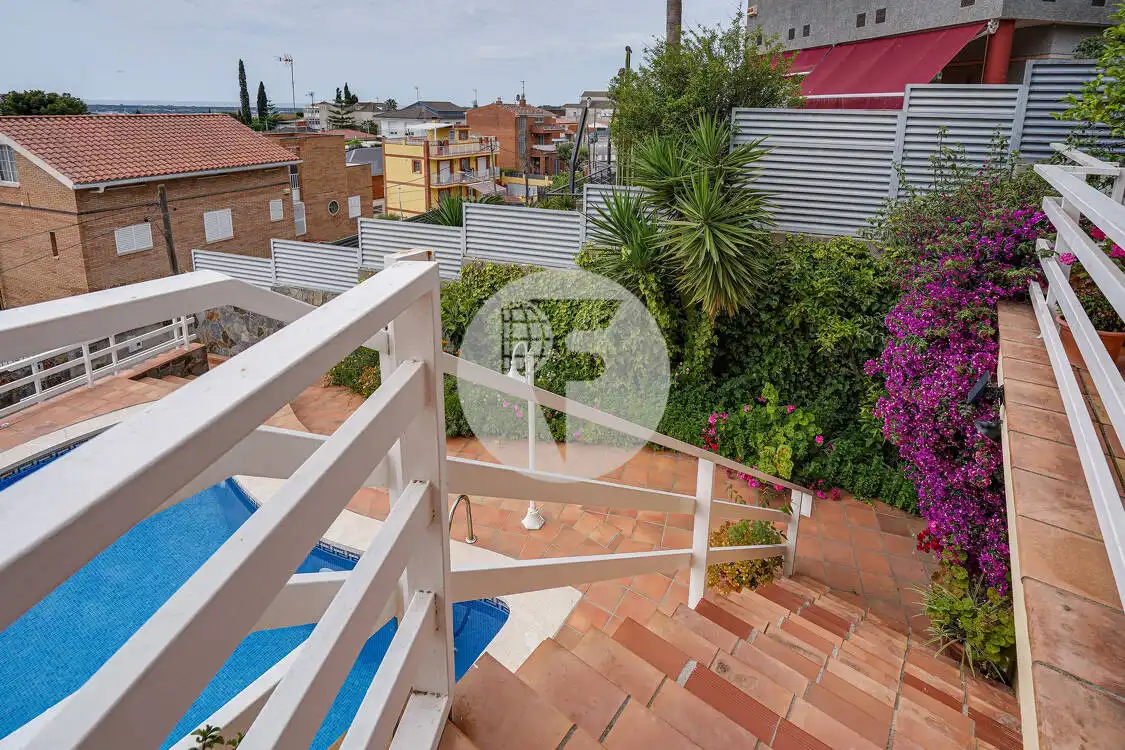 Vista exterior de Casa o chalet en venta en Viladecans con Aire acondicionado, Calefacción y Terraza