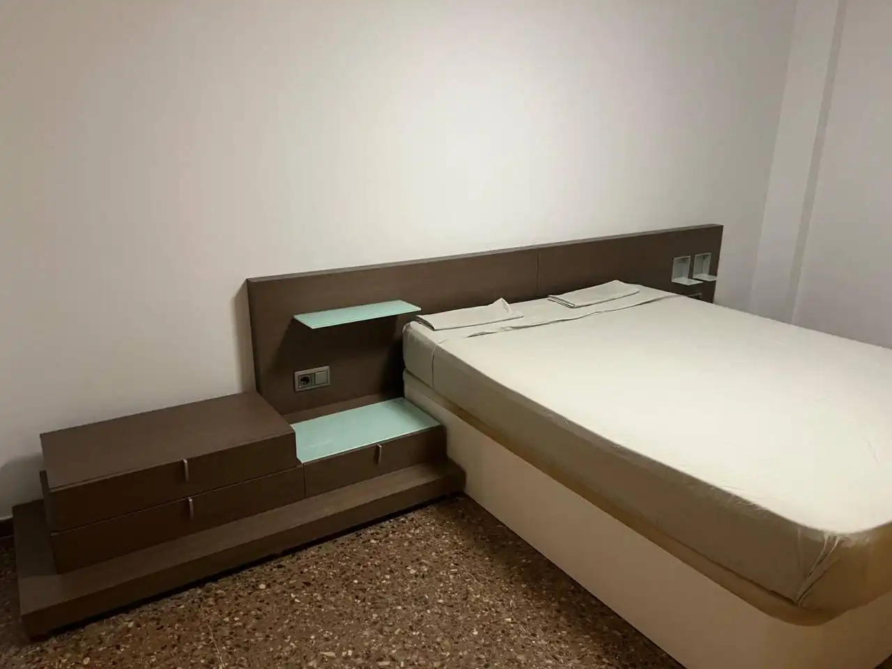 Habitación de Piso de alquiler en Valencia con Aire acondicionado, Calefacción y Amueblado