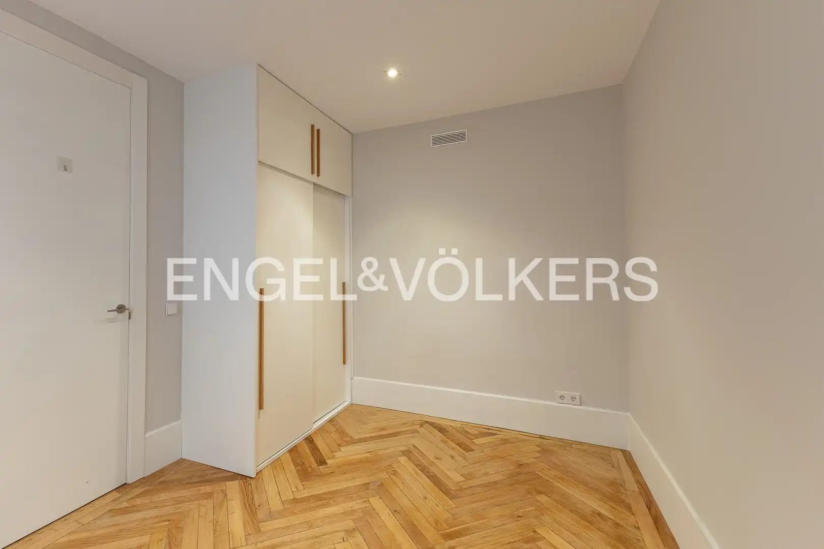Schlafzimmer von Wohnung zur Miete in Madrid mit Klimaanlage, Heizung und Parkett
