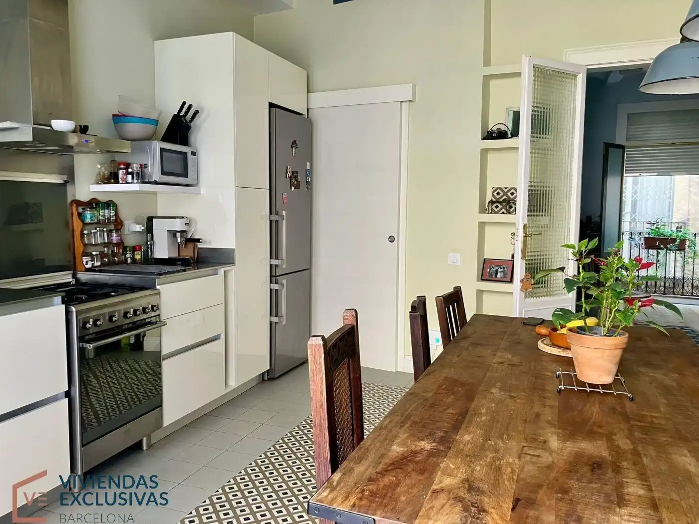 Küche von Wohnung zum Verkauf in Barcelona mit Klimaanlage, Heizung und Privatgarten