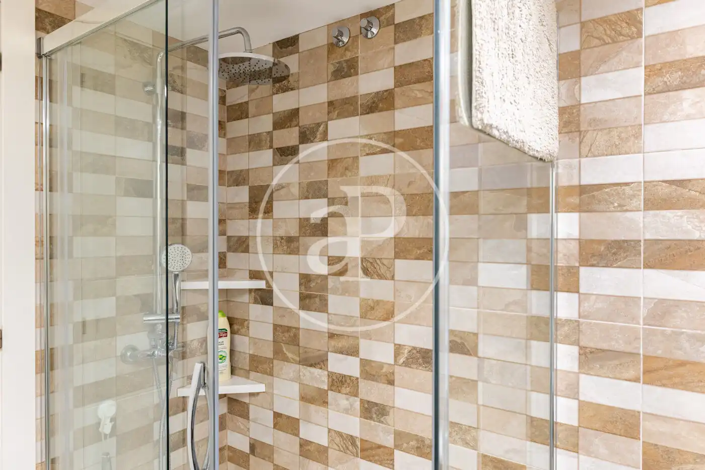 Badezimmer von Wohnung zum Verkauf in Esplugues de Llobregat mit Klimaanlage, Heizung und Privatgarten