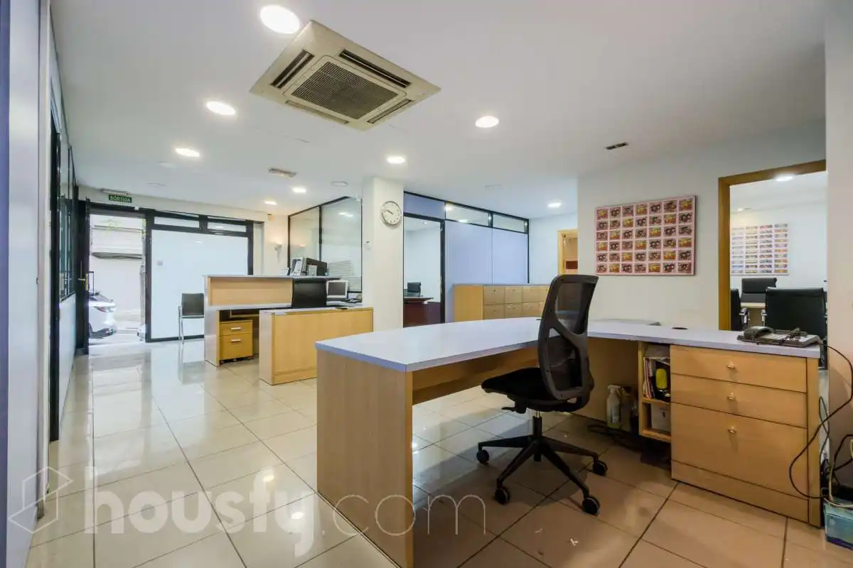 Flat for sale in Barcelona  with Air Conditioner
