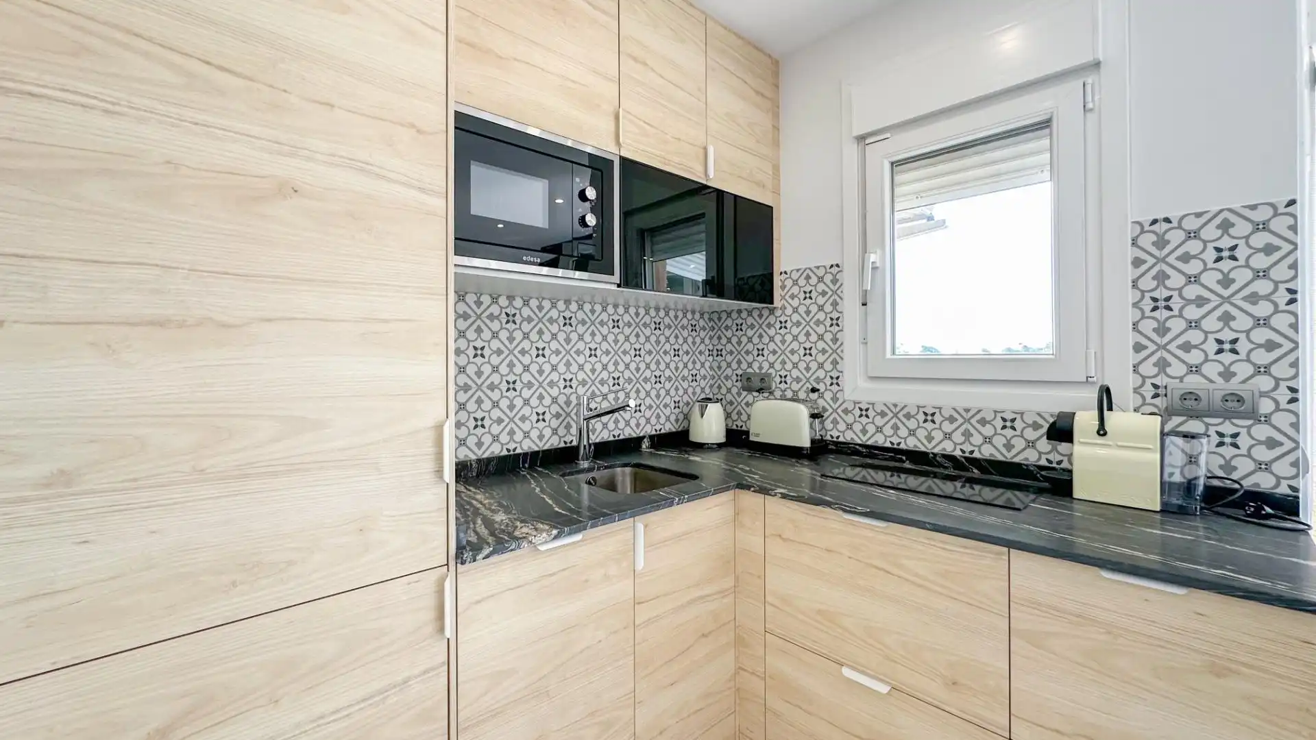 Cocina de Piso de alquiler en Málaga con Aire acondicionado, Jardín privado y Terraza