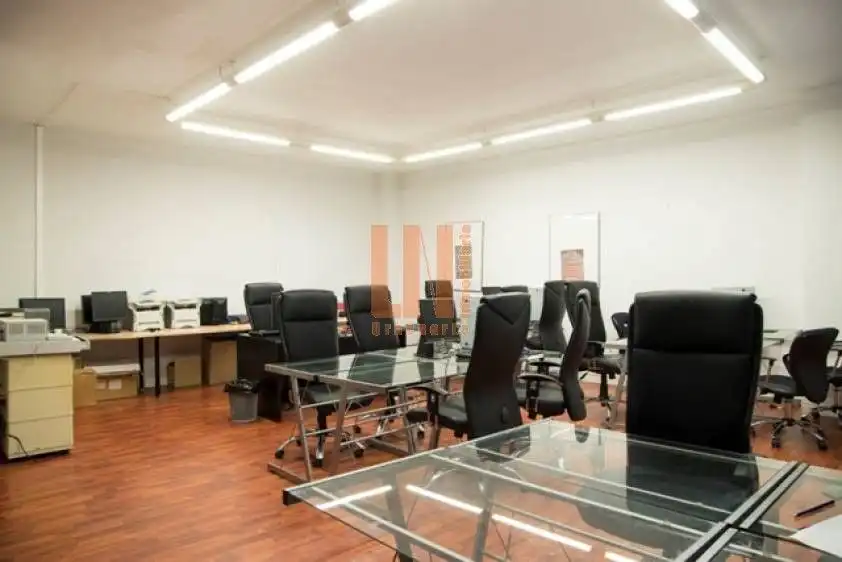 Buildings for sale in Oleiros