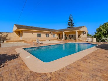 Chalet con piscina en venta en Calle C. Cam. de Catral 205