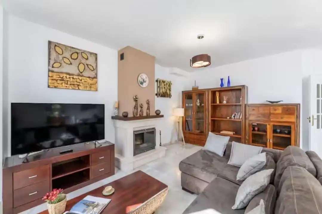 Wohnzimmer von Einfamilien-Reihenhaus zum Verkauf in Benalmádena mit Klimaanlage, Terrasse und Abstellraum
