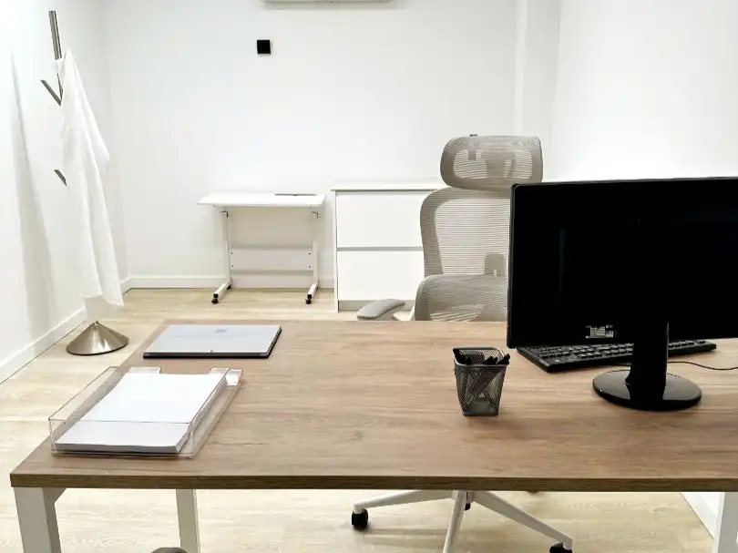 Office space with lift to rent in Josep Canpreciòs 12