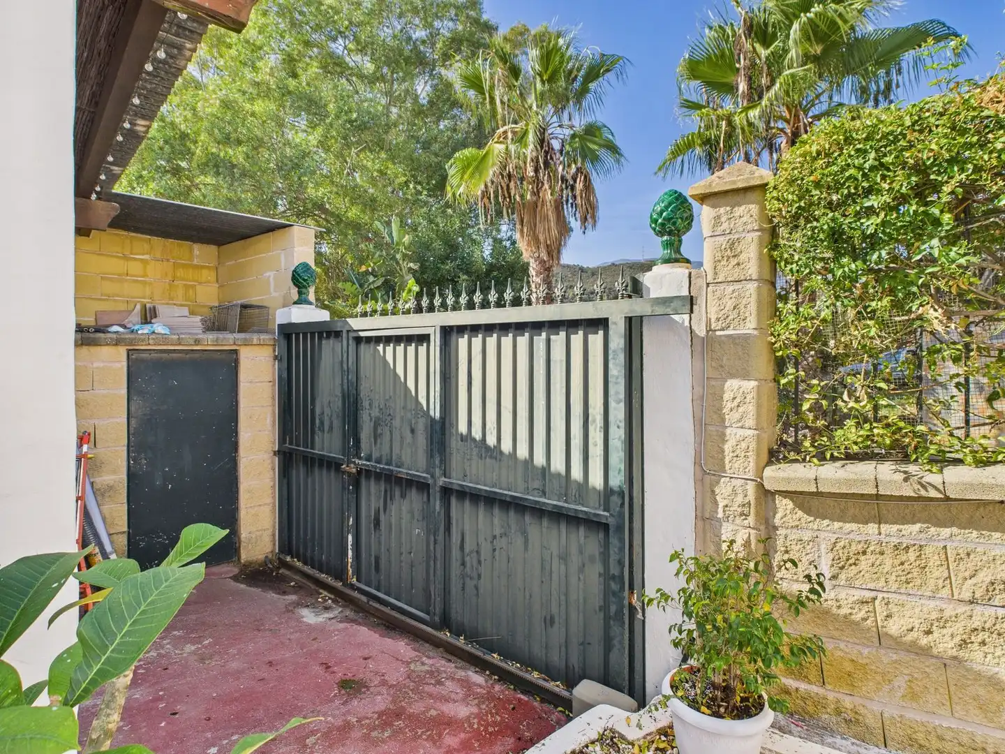 Vista exterior de Casa o chalet en venta en Estepona con Aire acondicionado, Terraza y TV