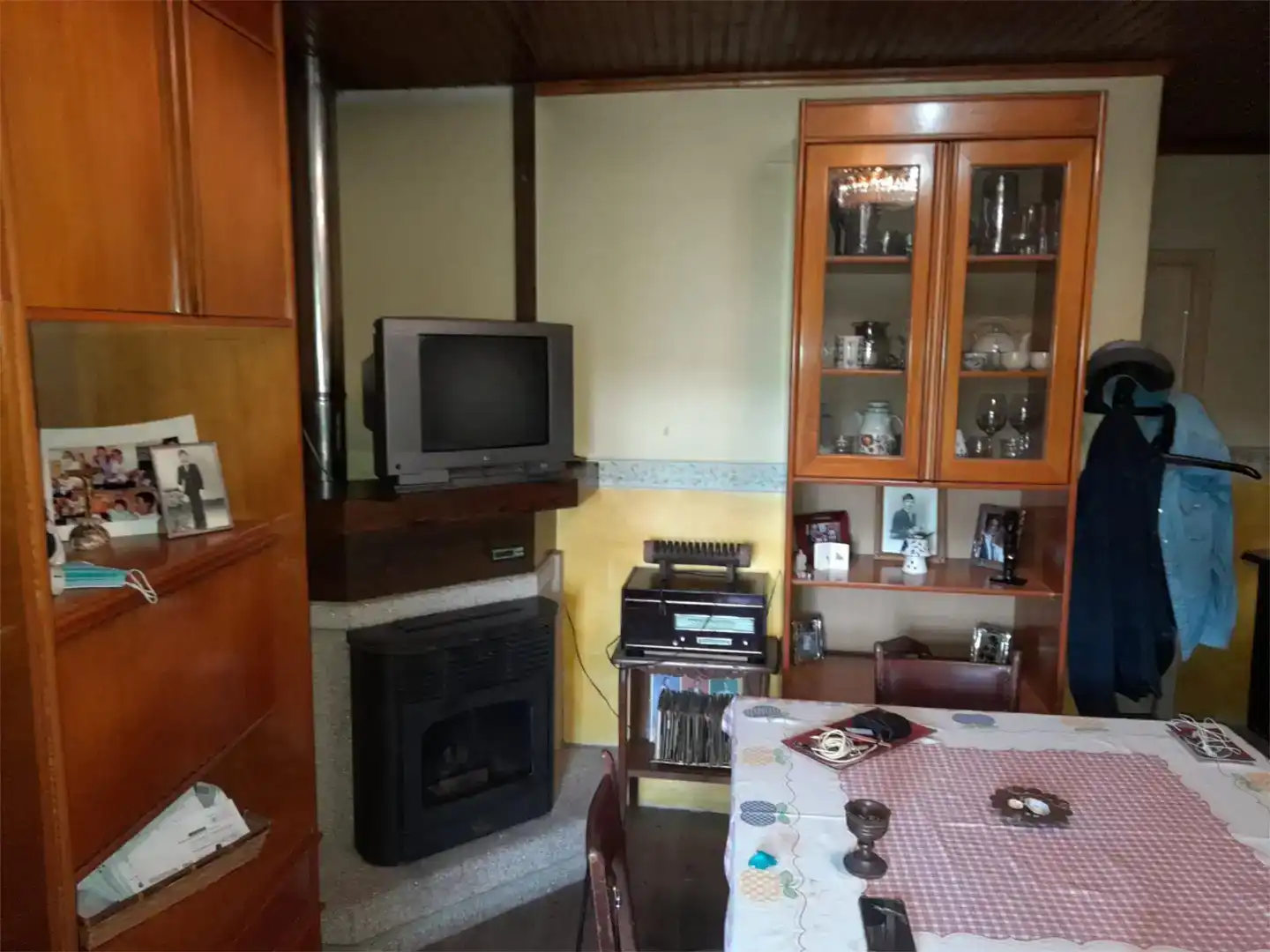 Sala d'estar de Dúplex en venda en Cotobade amb Jardí privat, Traster i Moblat