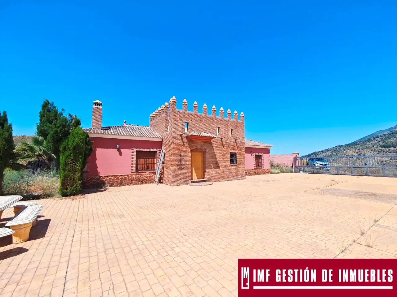Vista exterior de Casa o xalet en venda en Canillas de Aceituno amb Terrassa, Piscina i Moblat