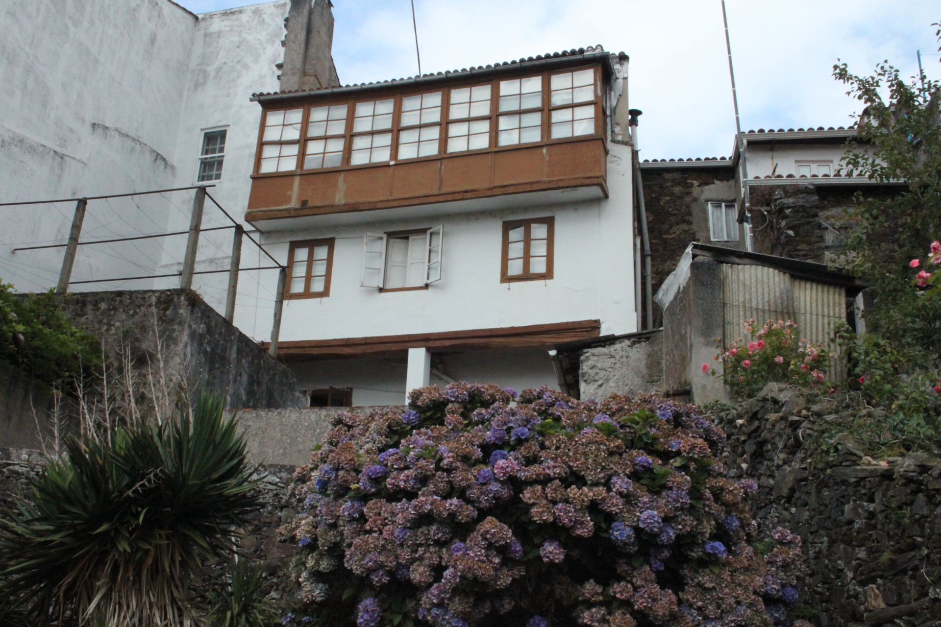 Vista exterior de Casa adosada en venda en Betanzos amb Jardí privat i Balcó