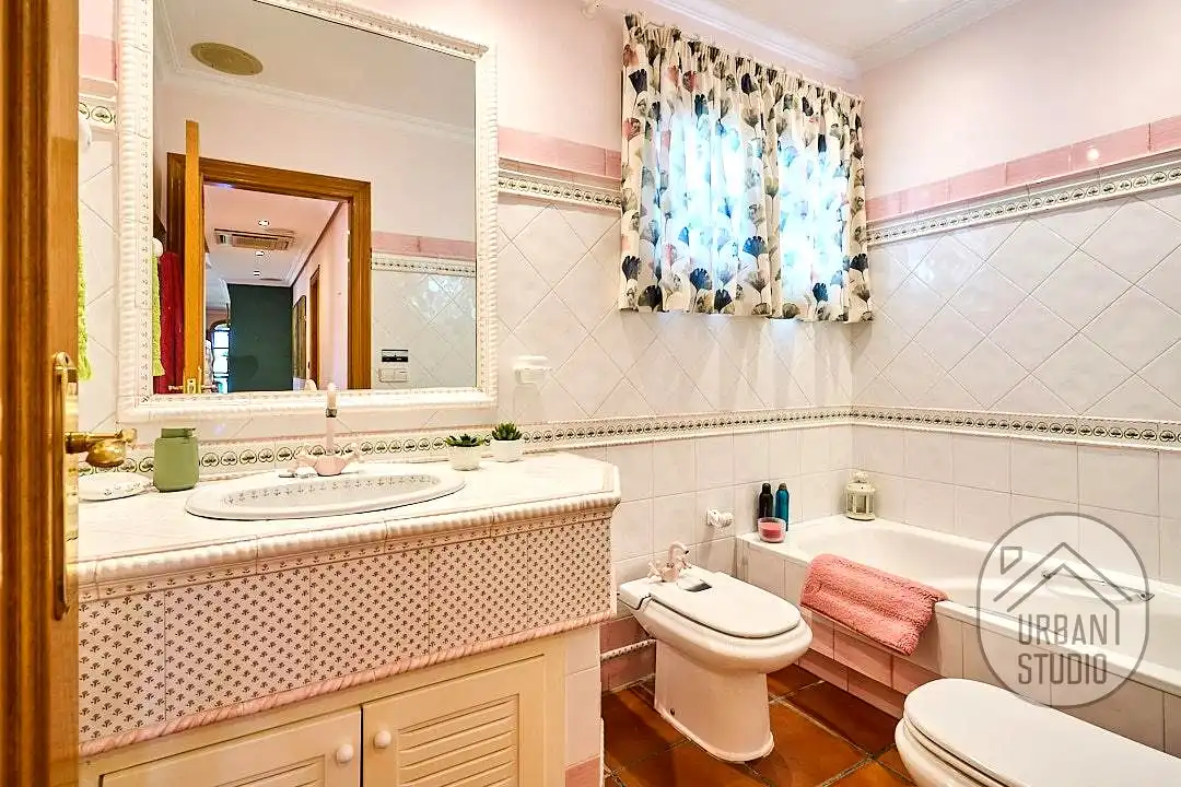 Bathroom of Houses for sale in Cocentaina  with Heating, Terrace and Swimming Pool
