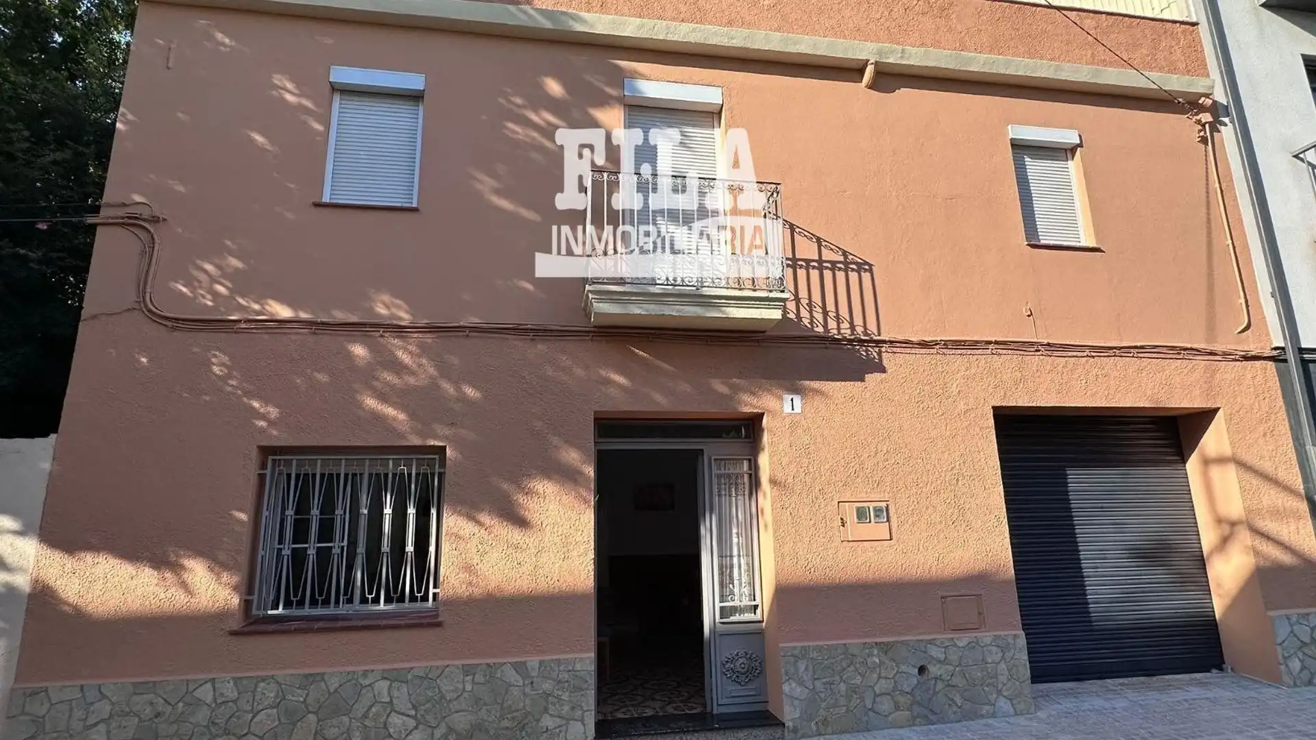 Vista exterior de Casa adosada en venda en Sant Jaume dels Domenys