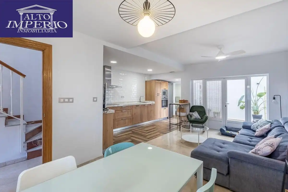 Sala de estar de Casa o chalet en venta en Granada con Calefacción y Terraza