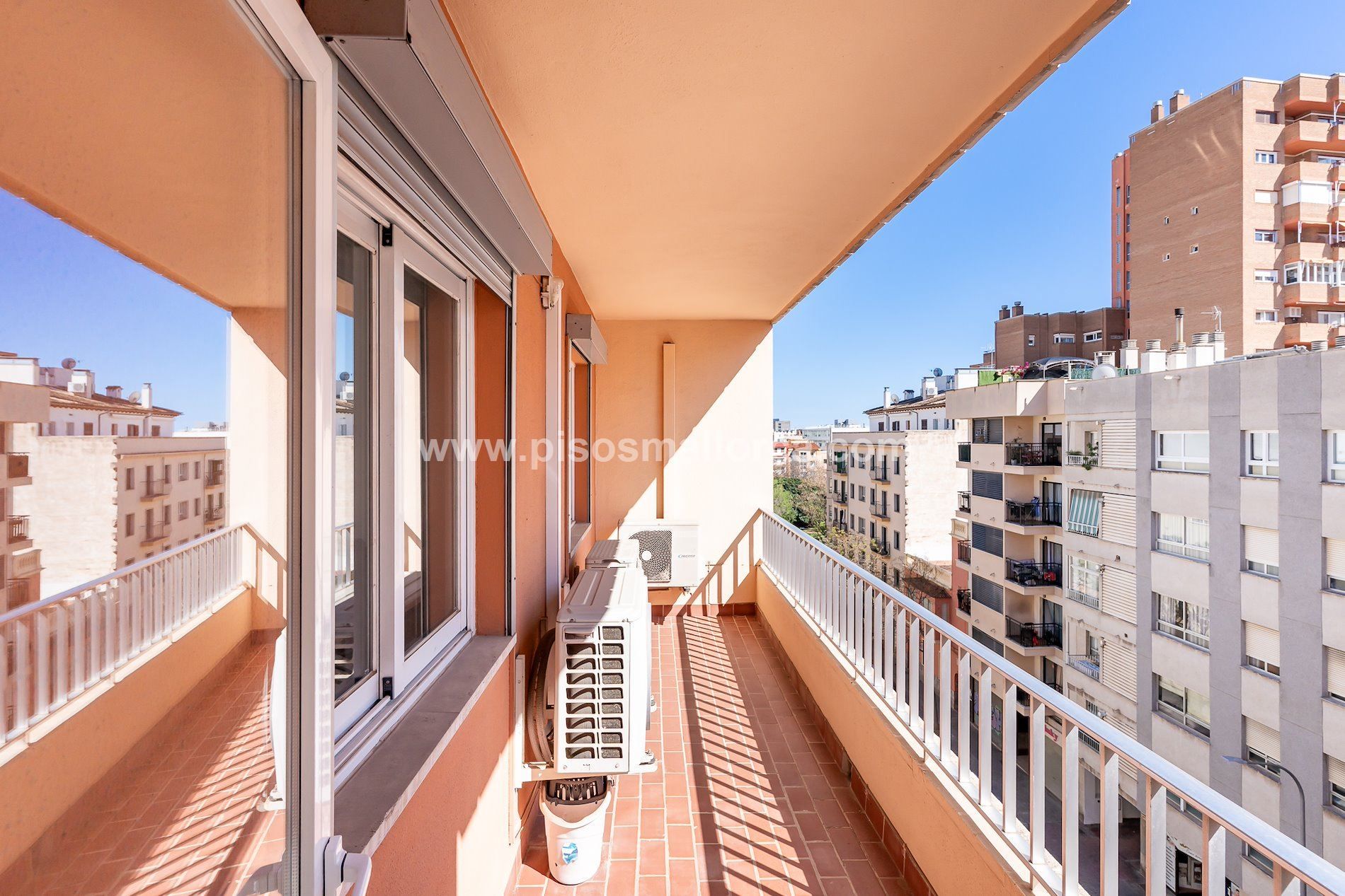 Pis en venda a Foners, Llevant