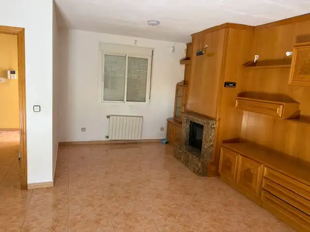 Sala d'estar de Casa o xalet en venda en Moraleja de Enmedio amb Aire condicionat, Jardí privat i Terrassa