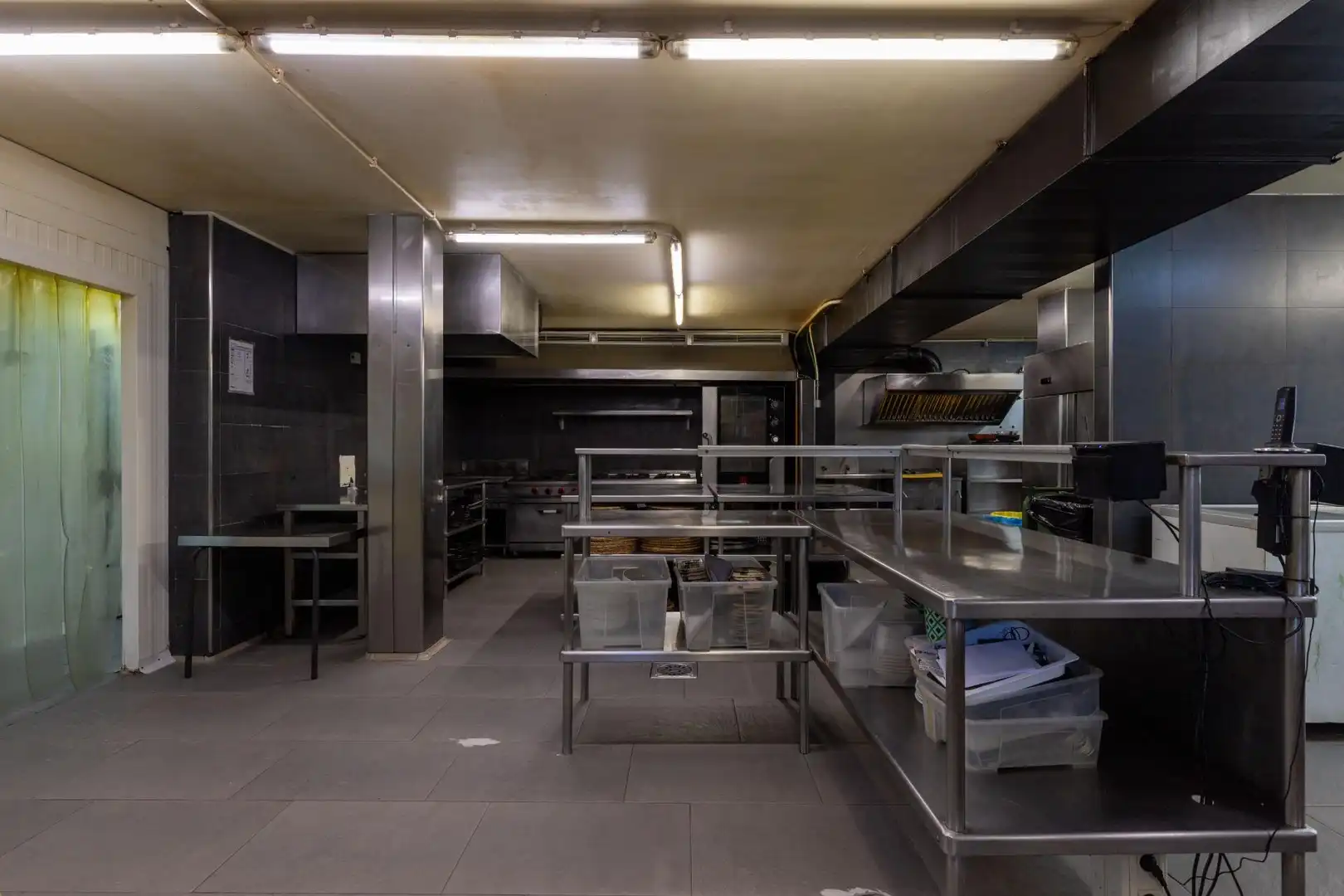 Kitchen of Commercial properties for sale in Sant Cugat del Vallès