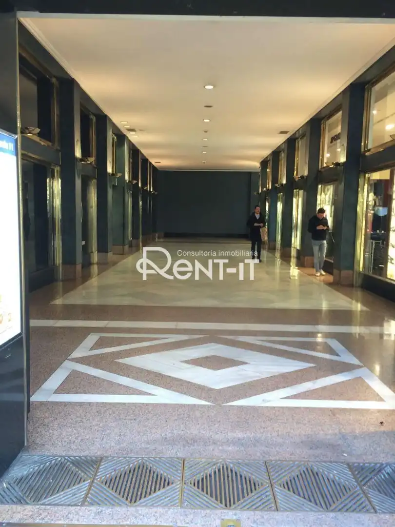 Oficina con ascensor en alquiler en Eixample