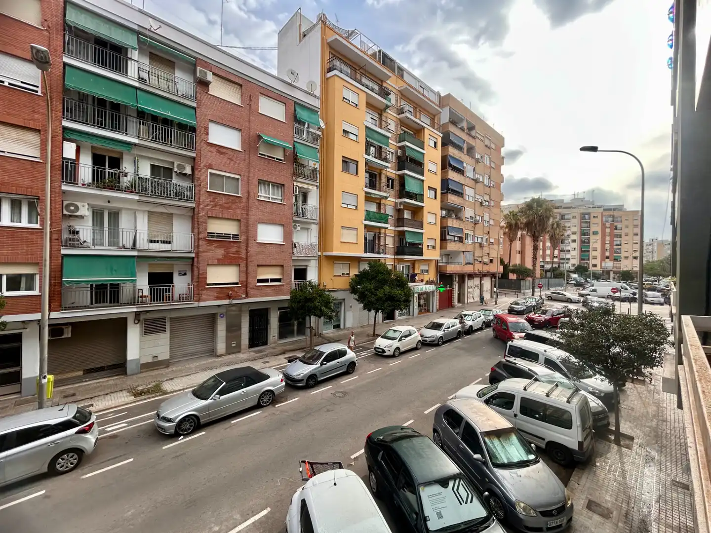 Vista exterior de Pis en venda en Valencia amb Terrassa i Balcó